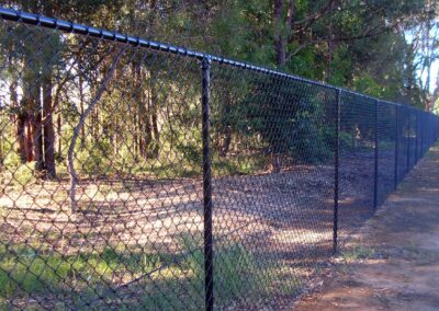 Chainwire fencing with top rail