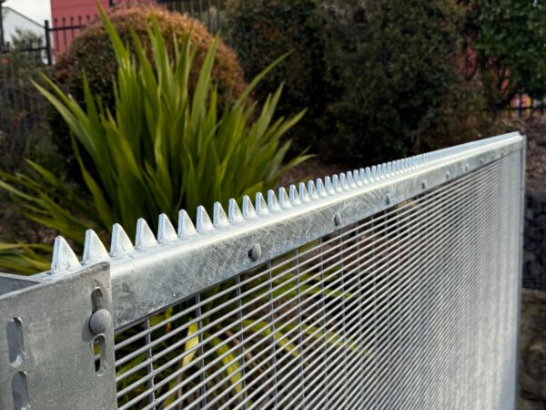 Razorback rail installed on Promax 358 mesh fence panel