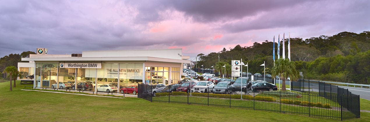 commercial-car-dealership-palisade-security-fencing Commercial perimeter security fencing protecting a car dealership and vehicle yard